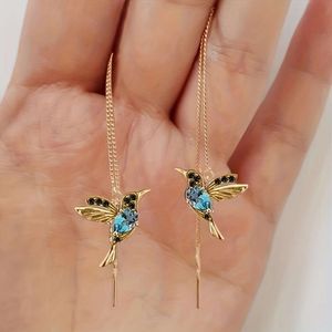 Sprankelende kolibrie Crystal -oorbellen handgemaakt met voortreffelijke details - glanzend delicaat, perfect modieus cadeau voor haar