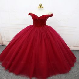 Robes de quinceanera étincelante robe de bal robe de soirée rouge foncé à lacets plies en tulle