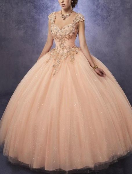 Robes de Quinceanera en tulle étincelant robe de bal ligne de cou chérie corsage froncé avec dentelle et perles bretelles détachables filles fête 9740483