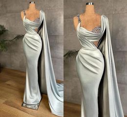 Sparkly Arabische salie Satin Mermaid Avondjurken Kristallen Banden Ploemen vegen trein kralen prom feestjurken met lange wrap cape aso ebi robe de soiree