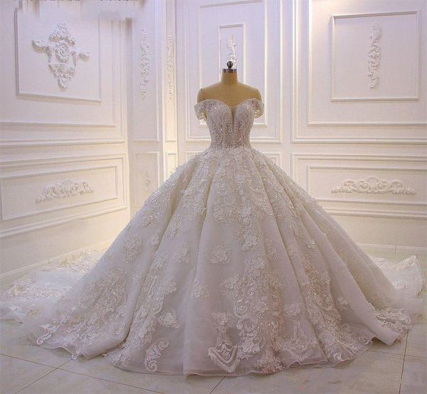 Vestido de boda de vestidos de pelota con cuentas brillantes Luxury Luxury 3d Lace Lace aplicado Princesa Vintage Arabic Gown67771524