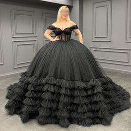 Robe de quinceanera noire brillante 2024 Robe à balle perle des paillettes cristallines à la jupe gonflée à lames à lames Sweet 16 Viens de robe de 15