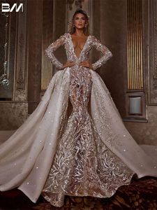 Robe de mariée en V profondément en V Crystals de perle Bouche nuptiale