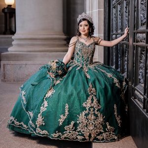 Sparkly Emerald Groen Goud Applicaties Uit De Schouder Luxe Quinceanera Jurk 2024 Baljurk Charro Mexicaanse Jurk vestido de 15