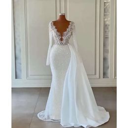 Sparkly Mermaid Wedding Jurken Sexy Pearls Beading Sheer V Neck Long Sleeve kralen Bruidsjurken Robe de Soiree