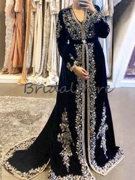 Robes de soirée marocaines étincelantes avec des appliques élégantes à manches longues musulman arabe formelle robes de bal pour occasions spéciales 2020 Dubaï 214P