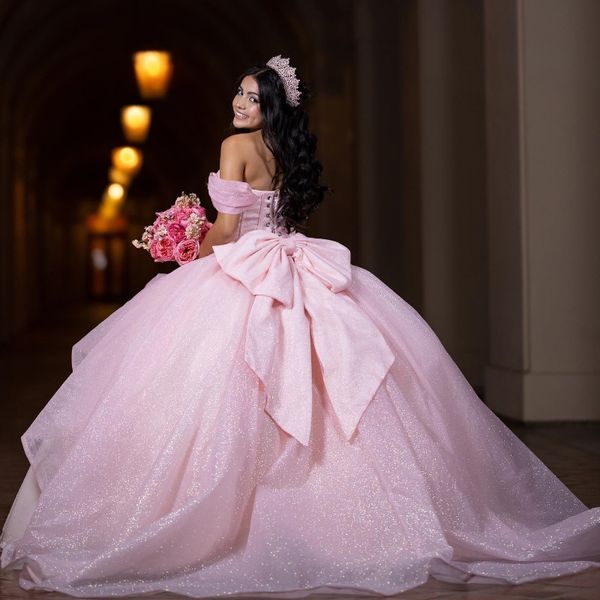 Robe de bal princesse rose scintillante, robes de Quinceanera élégantes avec des Appliques de fleurs en cristal, robe de 16 ans