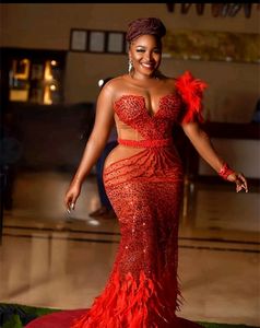 Sparkly Red Aghased Mermaid Prom Dresses Feathers Floor Lengte Lange mouwen Graduation Party Dress Crystals Beading ChiC -avondjurken voor Black Girls 2024