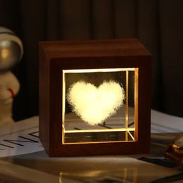 Speciaal verjaardagscadeau Creatief cadeau Desktop Decoratie Lichtgevend nachtlampje Astronaut Gesneden kristallen kubus voor vriendin 240119