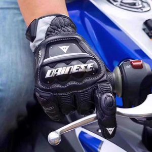 Gants spéciaux pour la conduite de Dennis Titanium Motorcycle de moto