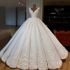 Plus Taille 2019 Nouveau Designer Luxe Arabe Dubaï Dubai Deep Col V cou Dentelle Robes De Mariée Applique Train De Mariage Robes De Mariage Vestidos de Novia