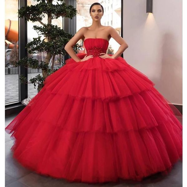 2019 jupe à volants rouge robe de bal gonflée robes de Quinceanera bal de promo sans bretelles perles appliques fille robes de reconstitution historique douce 15 robes