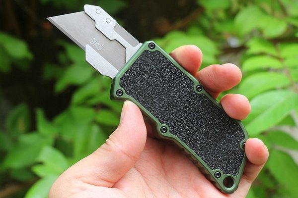 Oferta especial M6678 Cuchillo táctico automático SK5 Satin Tanto Blade CNC Mango de aluminio de aviación verde EDC Cuchillos cortadores de papel de bolsillo con cuchillas de 5 piezas