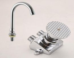 Oferta especial Promoción Cromo Brass Torneira Faucet Hongjing Tipo de pedal Médico Interruptor de la cuenca del pie Laboratorio 7459247