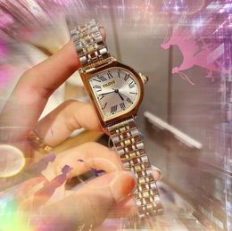 Speciale vorm Ontwerp Quartz Fashion Watch 30 mm Drie naalden Wijzerplaat Klok Vrouw Roestvrij stalen band Populaire Retro Romeinse Tank Bezel Armband Horloges Geschenken