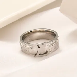 Marque de luxe en gros spéciale Bague d'amour de mariage à la mode Bague de créateur populaire Plaqué or Classique Qualité Bijoux Accessoires Cadeaux sélectionnés pour les femmes