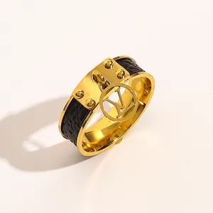 Speciale groothandel luxe merk Nieuwe Hoge Kwaliteit Designer Design Titanium Band liefde ring Klassieke Sieraden Mode Dames Ringen Vakantie Geschenken