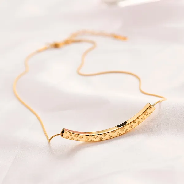 Marque de luxe en gros spéciale plaqué collier de créateur de luxe pour femmes forme fritillaire marque lettre ras du cou chaîne colliers bijoux de haute qualité