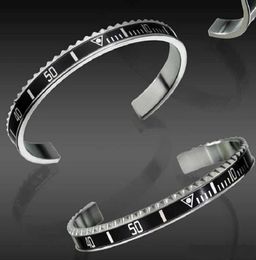 Snelheidsmeter opening titanium armband met Europese en Amerikaanse trend Hiphop digitale wijzerplaat voor mannen en vrouwen Water Ghost Accessor9956611