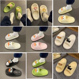 Spikes Flat Man Slippers Spike Classic Slide Sandaal Heren Dikke rubberen zool Slipper Studs Slides Platform Muilezels Voor Mannen Zomer Casual Fashion2022 S S s