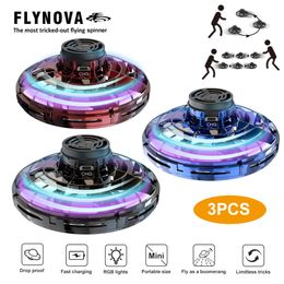 Los hilanderos más engañados Flying Spinner Mini Ovnis LED Drone Saucer Flying Toys Descompresión juguete