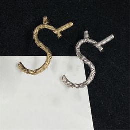 Spiricle Letter Design broches vrouwen geometrie matching pins jubileum feest geschenk sieraden
