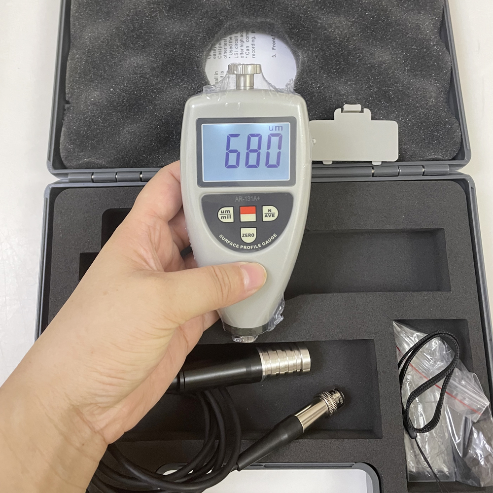 Tipo di divisione GIOVAMENTO DI SUPERFICIE AR-131A+ Digital Portable Surface Rugness Tester Measuring Intervallo di misurazione 0-750um Risoluzione 1 UM (0,1 mil)