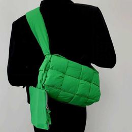 Sac d'oreiller tissé en duvet éponge, nouveau design de niche, sac à bandoulière simple haut de gamme, petit sac carré tofu 2023 231228