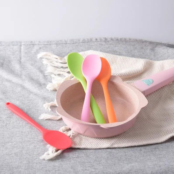 Cuillères Grade Silicone Soupe Vaisselle Couleur Unie Cuillère Doux Formation Alimentation Pour Bébé Enfants Cuisine