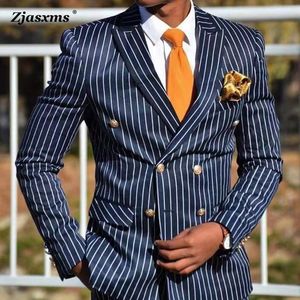 Sport Men's Sost Blazers Man Casual Suit Blazer Automne Tapis bas Collain Veste Men Boute à imprimé rayé Bouton simple Bouton