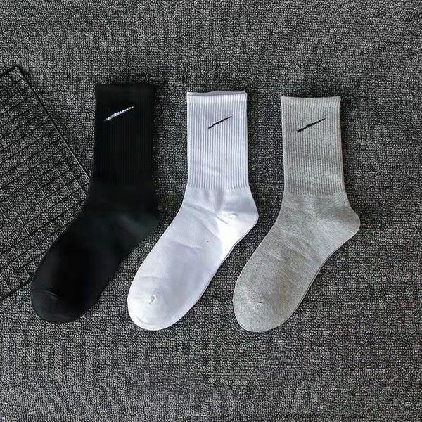 Chaussettes de sport bassages hommes et femmes chaussettes de sport en coton 10 couleurs 3 longueurs de gros prix de style chaud e78q