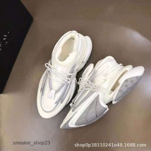 Sports 2024 Balmmain Top Designer Fashion Quality Couple Couple Shoes Sole Couleur assortie Matching Sneaker Spacecraft Casual Space Casual