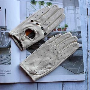 Gants sportifs 100% authentique gants de conduite en cuir pour femmes minces minces creux creux respirant court et gants de pilote d'été Q240525