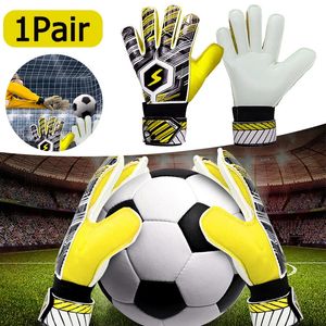 Sporthandschoenen Voetbal Keeper Verdikt Trainingsvoetbal Handbescherming met volledige vingers Ademende accessoires 231205