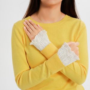 Gants de sport Femmes Hiver Double Couche Corne Poignets Bracelet Évider Dentelle Florale Ridée À Volants Faux Manches Bracelet Détachable