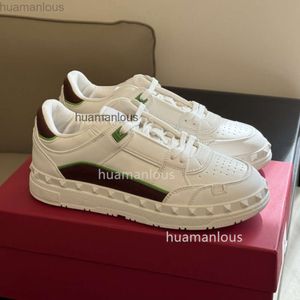 Sports New SS24 Designer Sneakers Couple Couple Produit Chaussures Trainer High Edition Cowhide v Rivet Casual Little White's Men's Trendy Board Women's M545