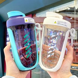 Tasse de protéines sportives accessoires de mélange extérieur eau portable bouteilles de café shaker tasses en poudre de poudre à boire 240409