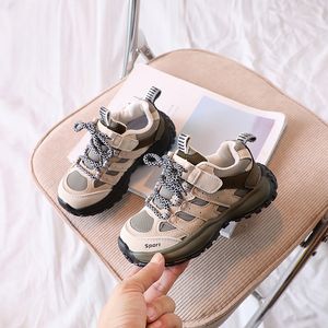 Zapatos deportivos 2023 otoño nuevos zapatos de correr ligeros para niños medianos a grandes zapatos de senderismo de moda