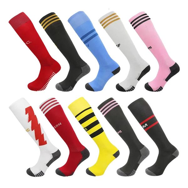 Chaussettes de sport 23 24 saisons Styles de club de football européen Enfants Adultes Football Garçons Enfant Longue Genou Haute Serviette Bas Chaussette 231212