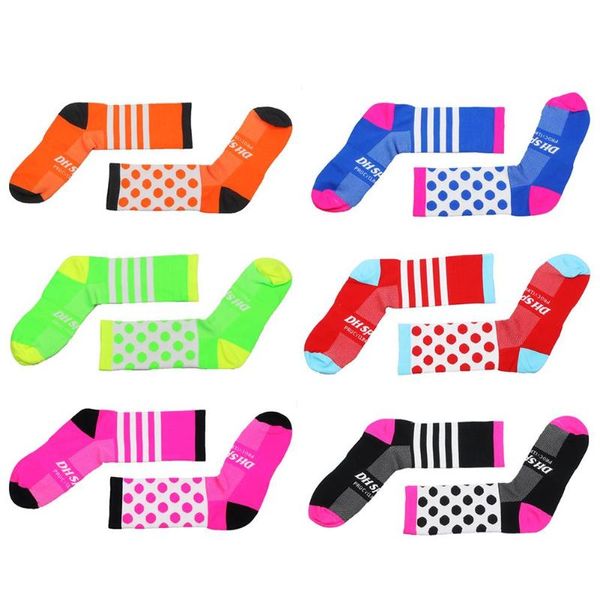 Chaussettes de sport au genou résistantes à l'usure pour le cyclisme (les motifs à gauche et à droite sont différents)