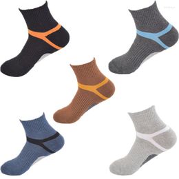 Les chaussettes de sport empêchent de tomber Medium Plusieurs couleurs peuvent être sélectionnées Bonne élasticité des poignets de chaussettes Hommes