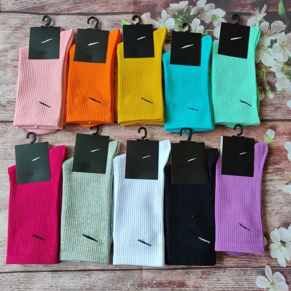 Chaussettes de sport femmes hommes drôle mignon école filles coton broderie chaussettes coloré femme Sox marque LOGO Designer rétro chaussettes Une boîte de cinq paires