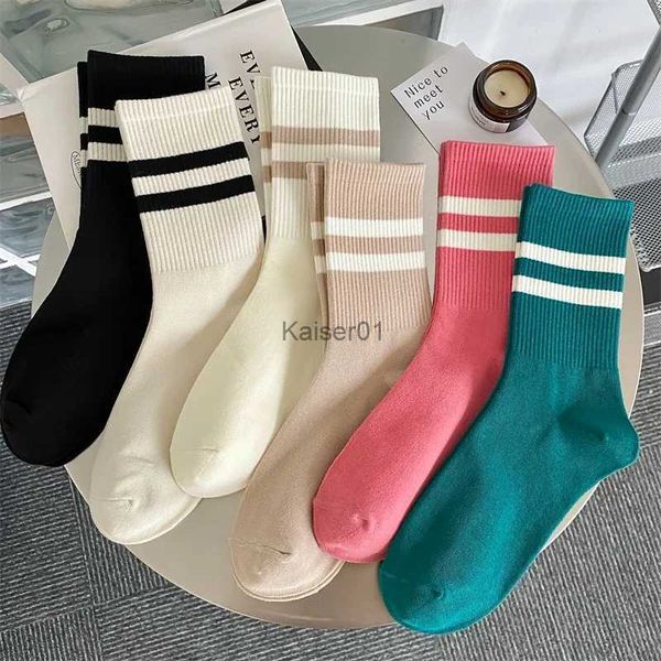 Calcetines deportivos Calcetines de mujer Moda japonesa Otoño Nueva novedad Calcetines deportivos de algodón de color caramelo para niñas Calcetines a rayas de estilo preppy Casual