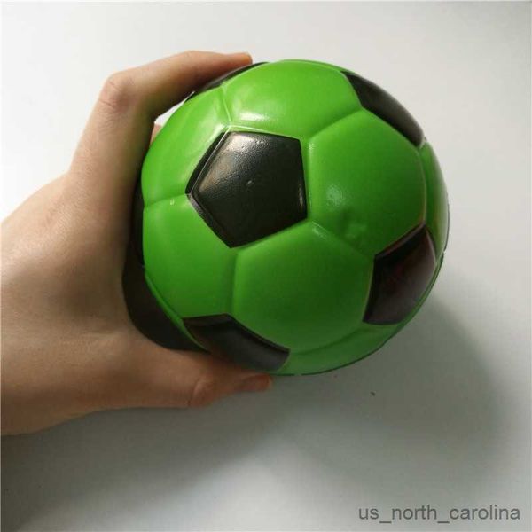 Juguetes deportivos 10 cm Juguete de espuma Fútbol Pelotas antiestrés Pelotas de juguete Apretar juguetes blandos para niños R230912