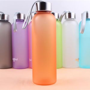 Bouteille d'eau de sport avec corde couleur bonbon portable droite en plastique givré sans Bpa translucide étanche