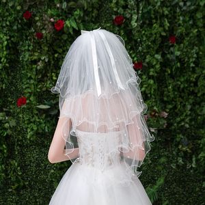 Perles d'ongle à nœud papillon, quatre couches avec de grands bords ondulés le mariage du voile de la mariée avec des bords bouclés à nœud papillon et des autocollants en perles