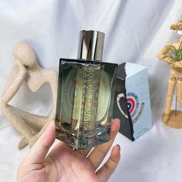 Spray etat parfums Hermann a mes cotes geur jou of iemand zoals jij geuren van hoge kwaliteit parfums laatste snelle schip