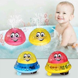 Spray Water Bath Toy For Baby Knipperend LED Licht Roteren met Douche Zuigeling Toddler Muzikale bal Squirten Sprinkler Badkamer 210712