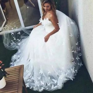 Printemps 2020 magnifiques robes de mariée robe de bal modèles décolleté en coeur lourd papillon appliques blanc tulle robes de mariée en gros