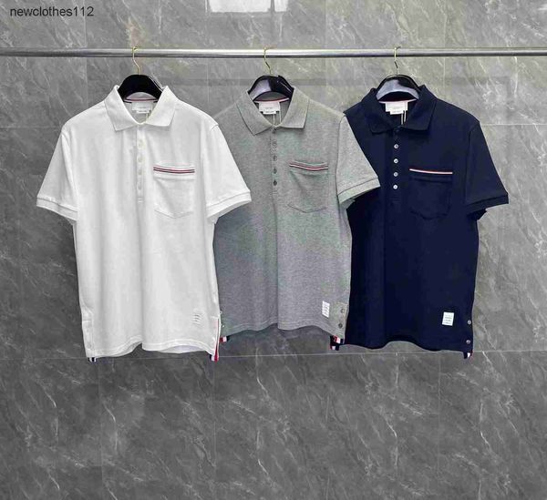 Primavera 2023 New TB Pocket Red White Blue Stripes Polo de gama alta ligero maduro casual para hombres y mujeres parejas